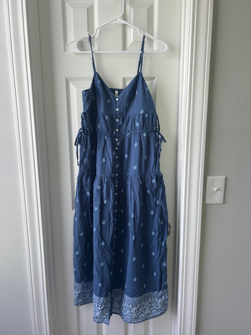 AE Side Tie V Neck Midi Dress